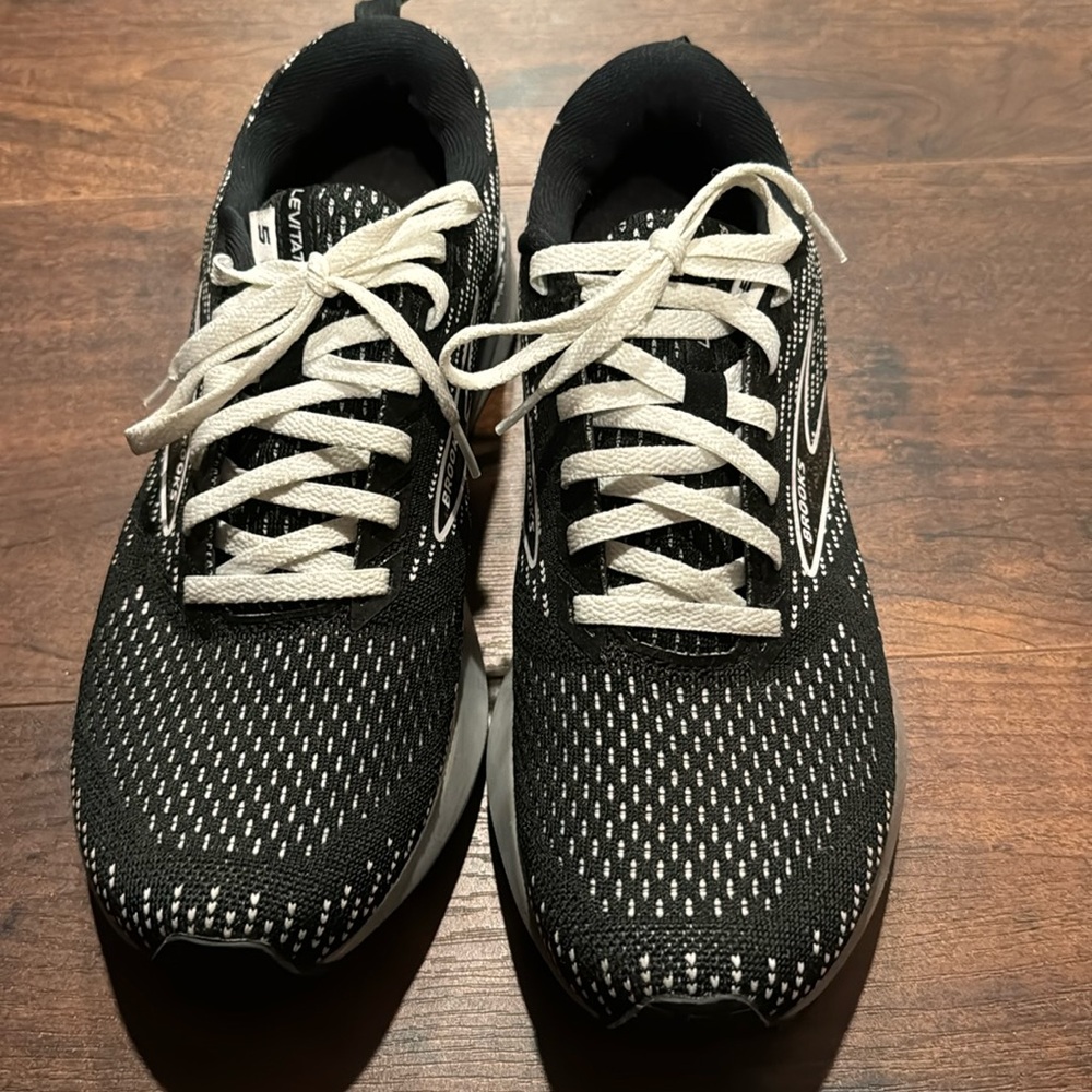Brooks Sneakers
